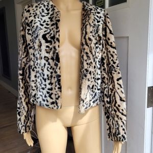 Express Leopard print faux fur jacket clasp closure